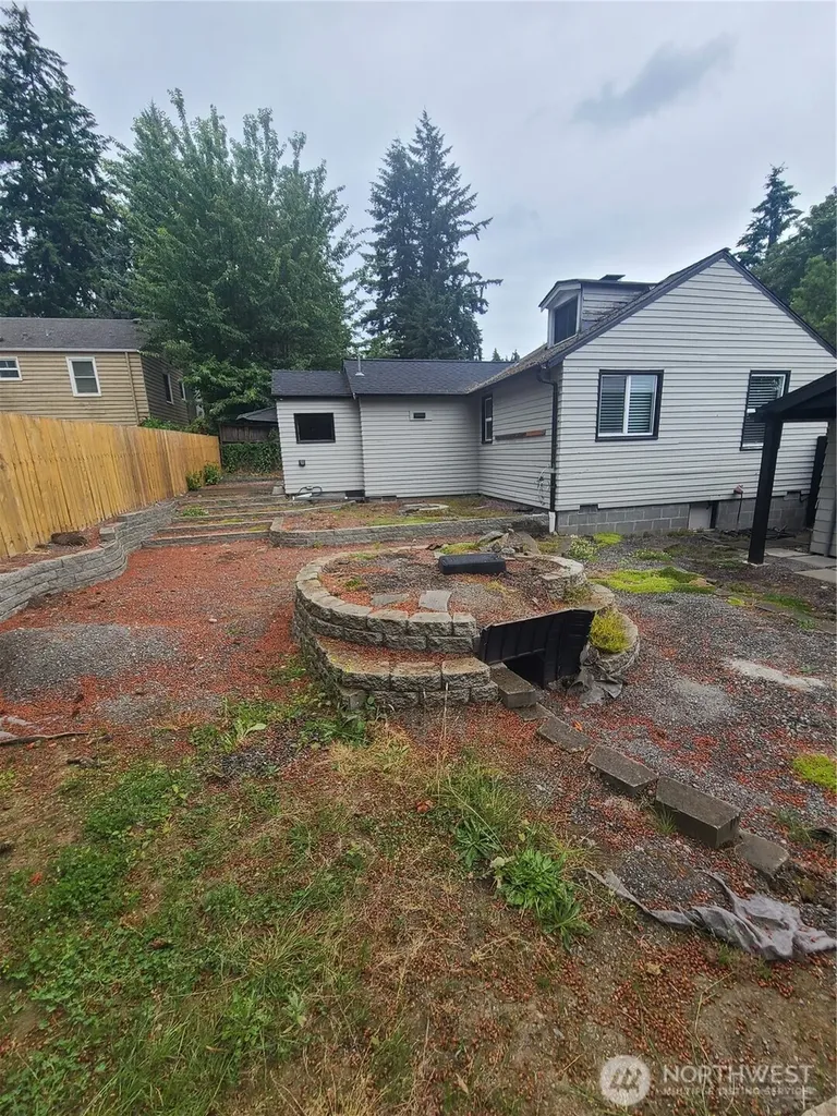 11335 Sunnyside Avenue N Seattle WA 98133