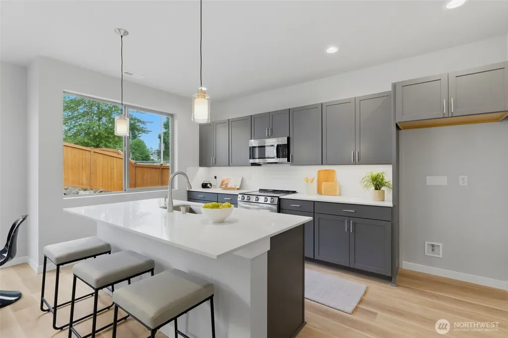 12504 SE 256th Place Kent WA 98030