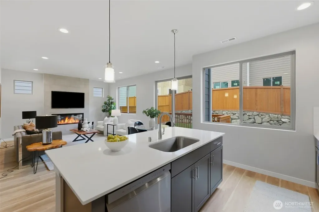 12504 SE 256th Place Kent WA 98030