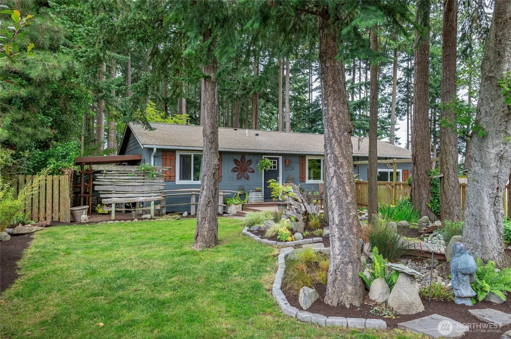 1013 Carl Avenue Oak Harbor WA 98277