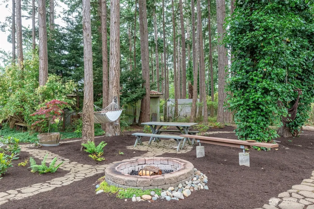 1013 Carl Avenue Oak Harbor WA 98277