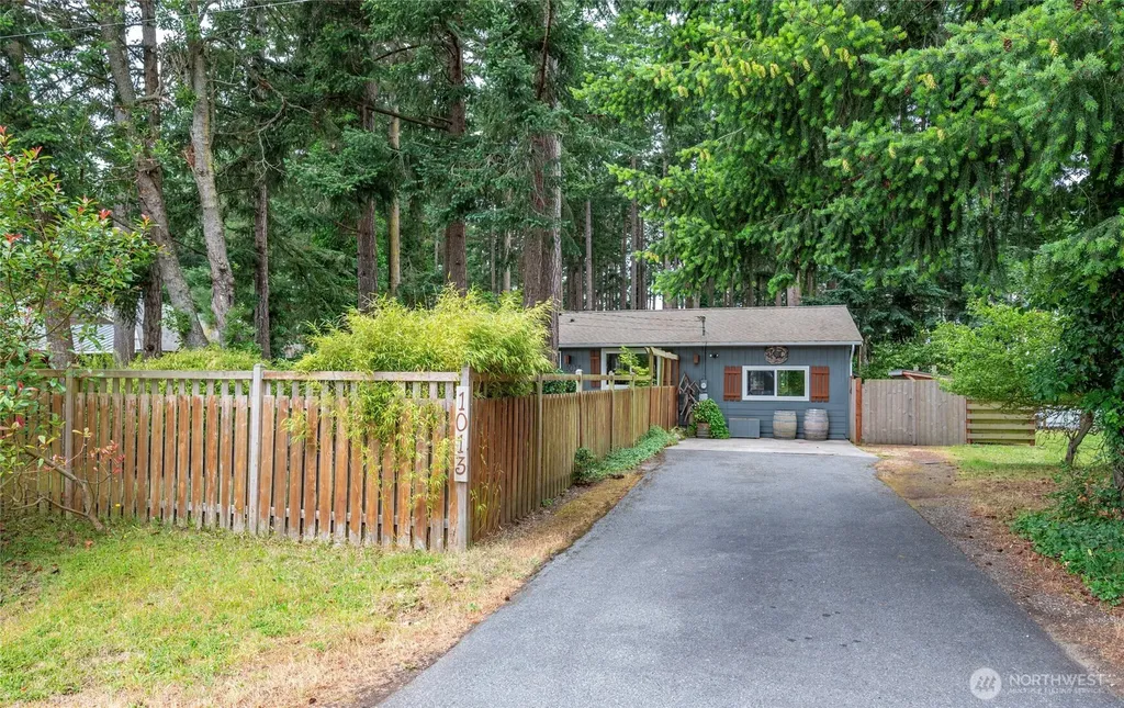 1013 Carl Avenue Oak Harbor WA 98277