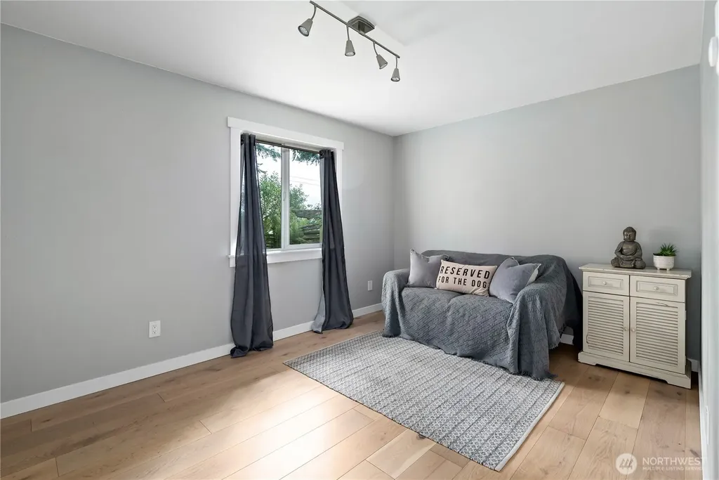 1013 Carl Avenue Oak Harbor WA 98277