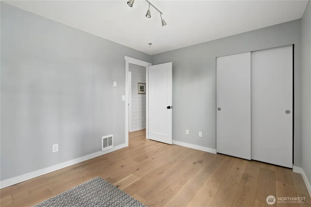 1013 Carl Avenue Oak Harbor WA 98277