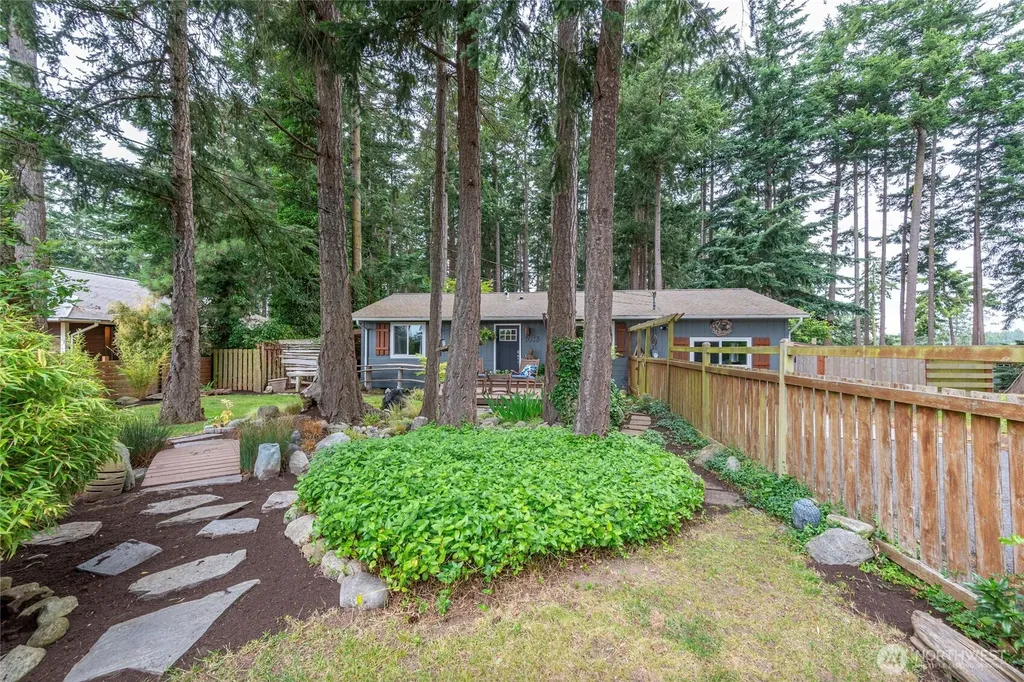 1013 Carl Avenue Oak Harbor WA 98277