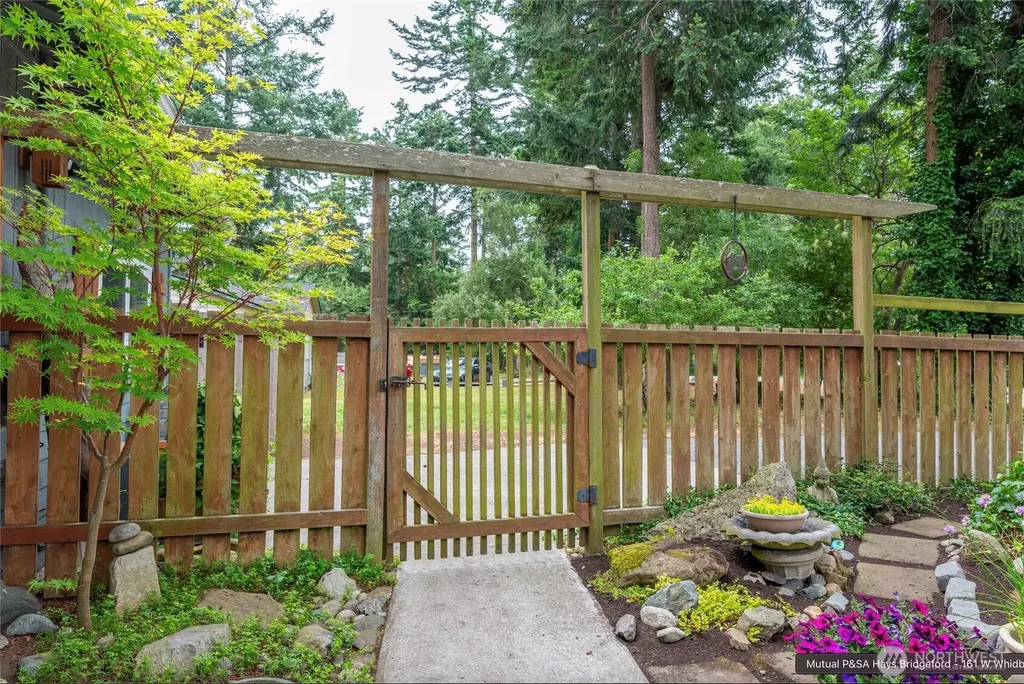 1013 Carl Avenue Oak Harbor WA 98277