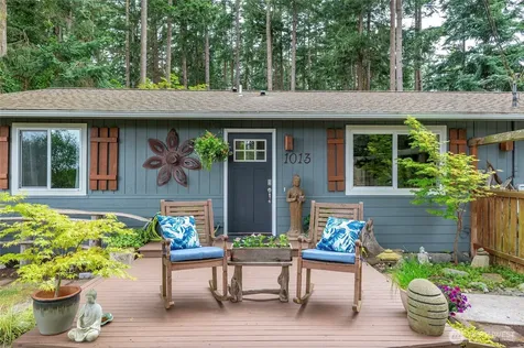 1013 Carl Avenue Oak Harbor WA 98277
