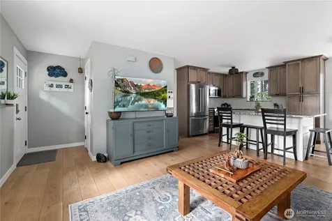 1013 Carl Avenue Oak Harbor WA 98277