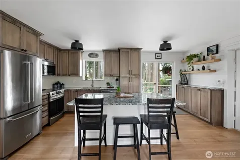 1013 Carl Avenue Oak Harbor WA 98277