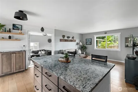 1013 Carl Avenue Oak Harbor WA 98277