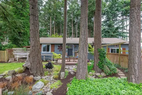 1013 Carl Avenue Oak Harbor WA 98277