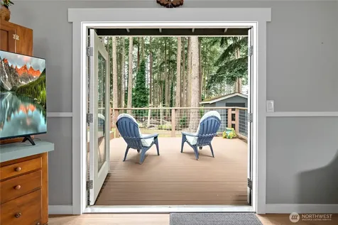 1013 Carl Avenue Oak Harbor WA 98277