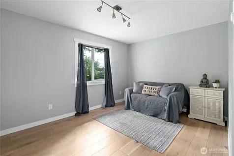 1013 Carl Avenue Oak Harbor WA 98277