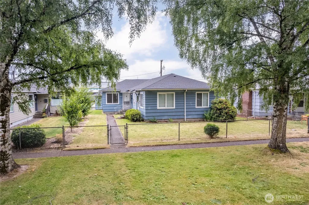 1034 16th Avenue Longview WA 98632