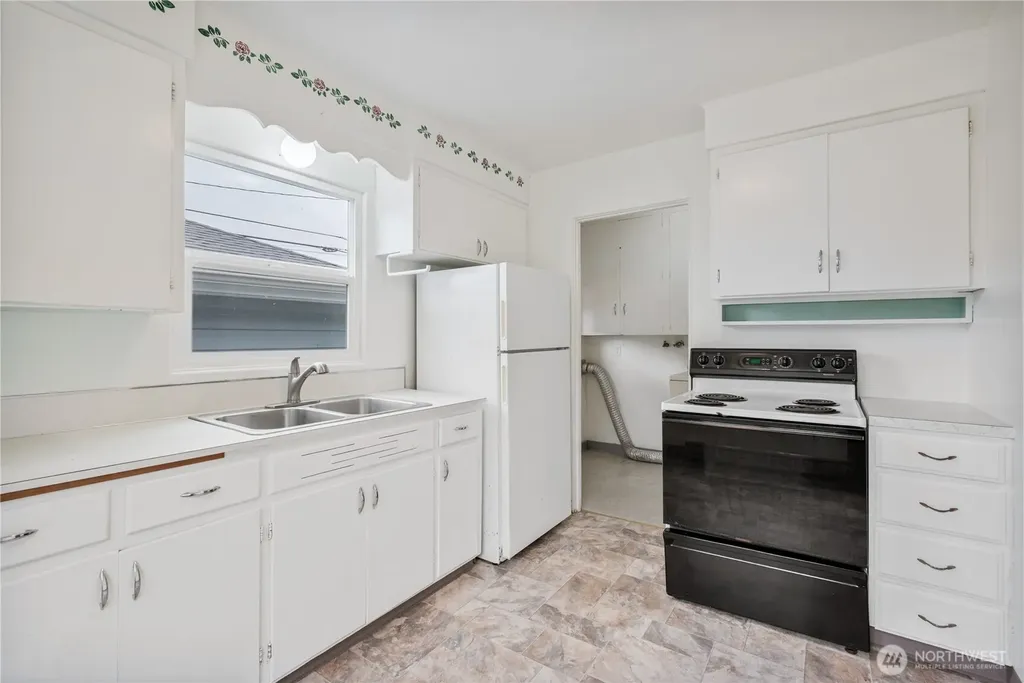 1034 16th Avenue Longview WA 98632