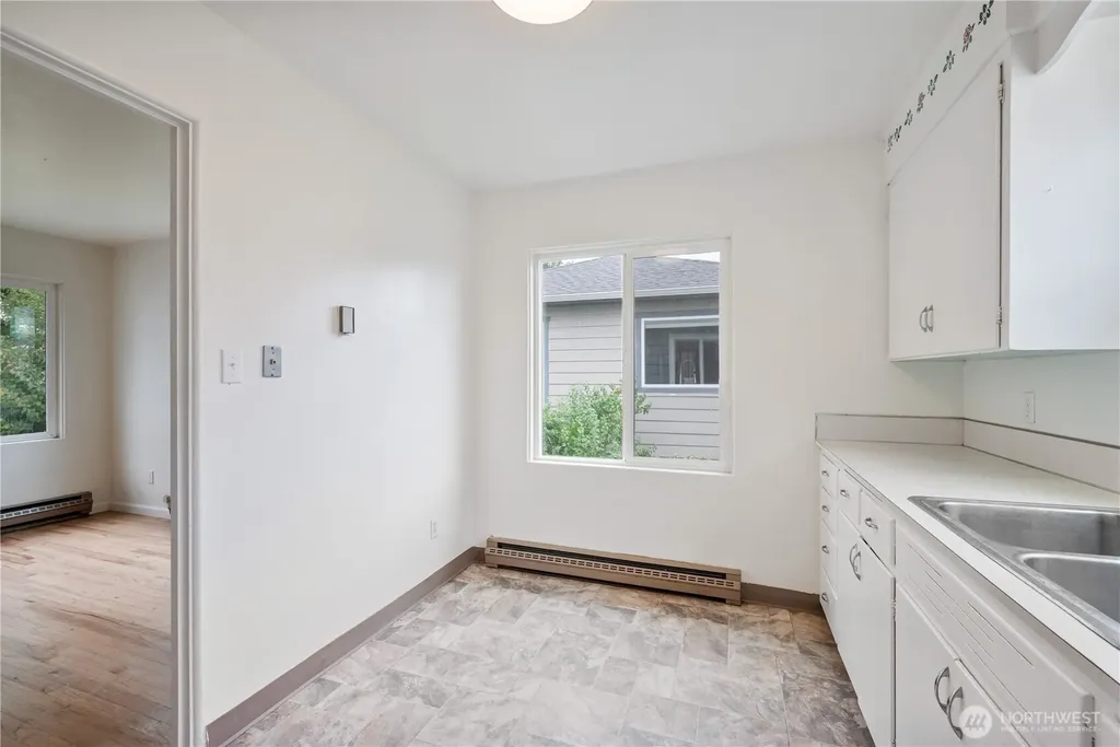 1034 16th Avenue Longview WA 98632