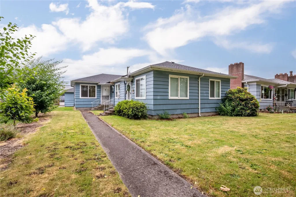 1034 16th Avenue Longview WA 98632