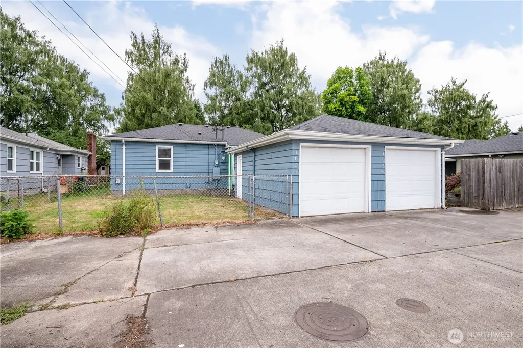 1034 16th Avenue Longview WA 98632