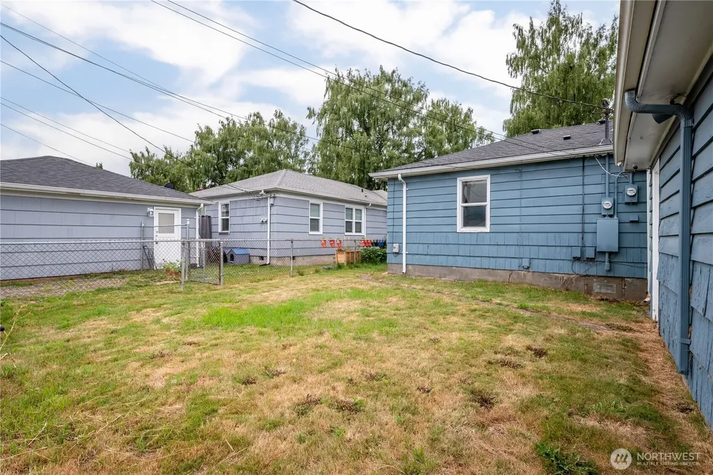 1034 16th Avenue Longview WA 98632