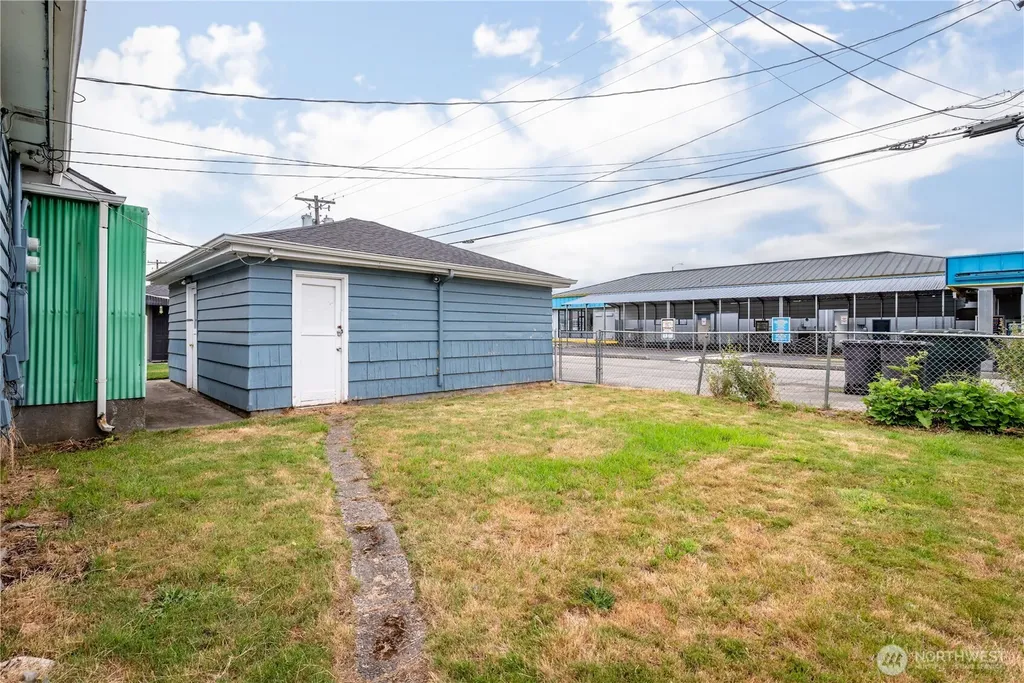 1034 16th Avenue Longview WA 98632