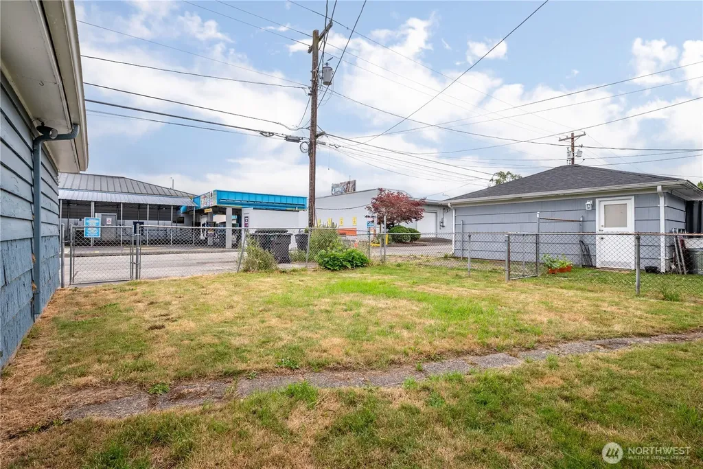1034 16th Avenue Longview WA 98632
