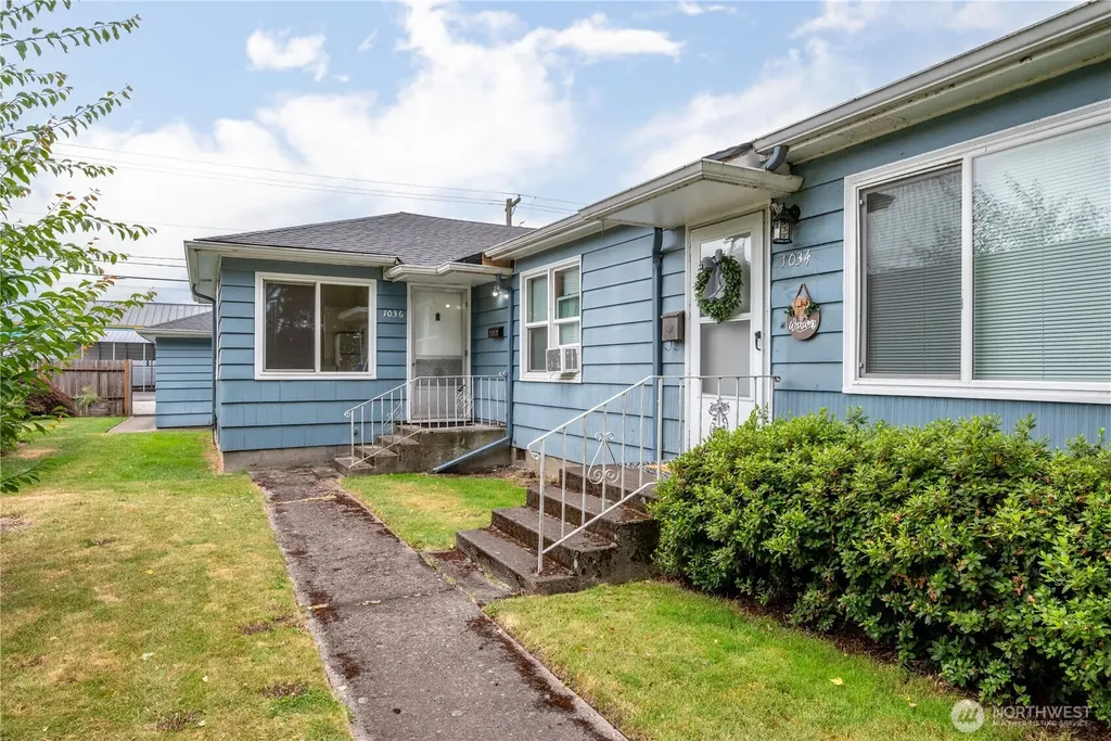 1034 16th Avenue Longview WA 98632