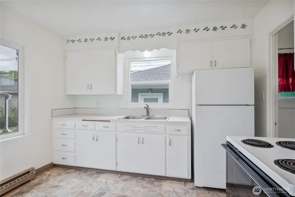1034 16th Avenue Longview WA 98632