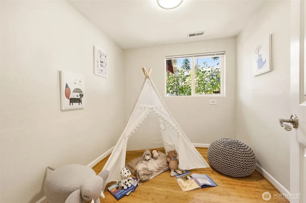 10032 30th Avenue SW Seattle WA 98146