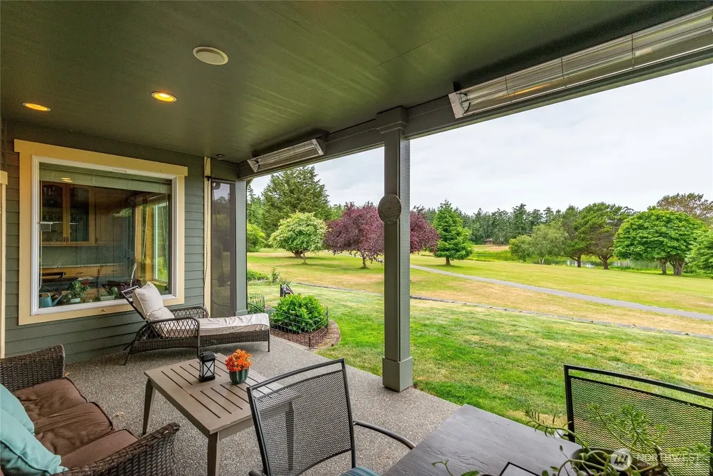 1767 SW Waterside Court Oak Harbor WA 98277