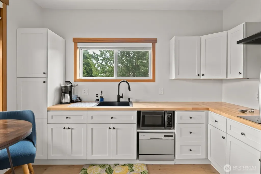 1767 SW Waterside Court Oak Harbor WA 98277