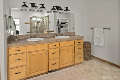 1767 SW Waterside Court Oak Harbor WA 98277