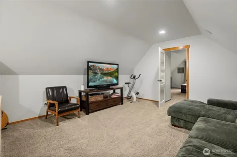 1767 SW Waterside Court Oak Harbor WA 98277