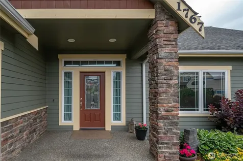 1767 SW Waterside Court Oak Harbor WA 98277