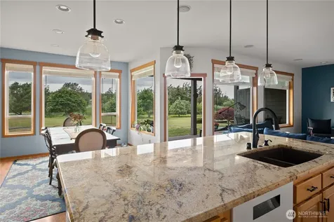 1767 SW Waterside Court Oak Harbor WA 98277