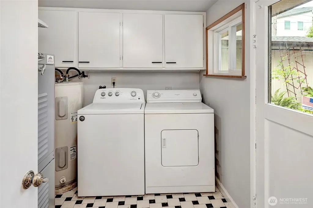 5717 186th Place SW Lynnwood WA 98037