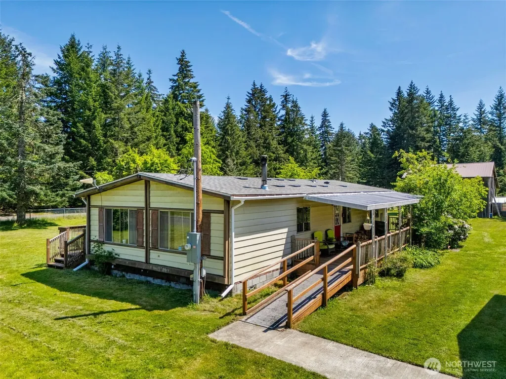 10739 128th Avenue SE Rainier WA 98576