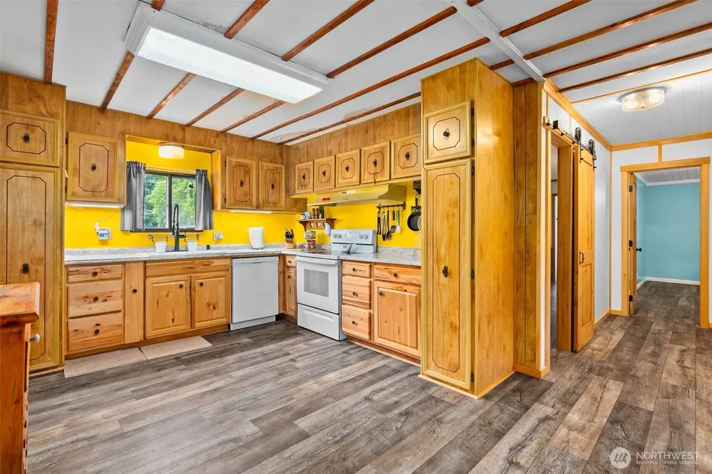 10739 128th Avenue SE Rainier WA 98576