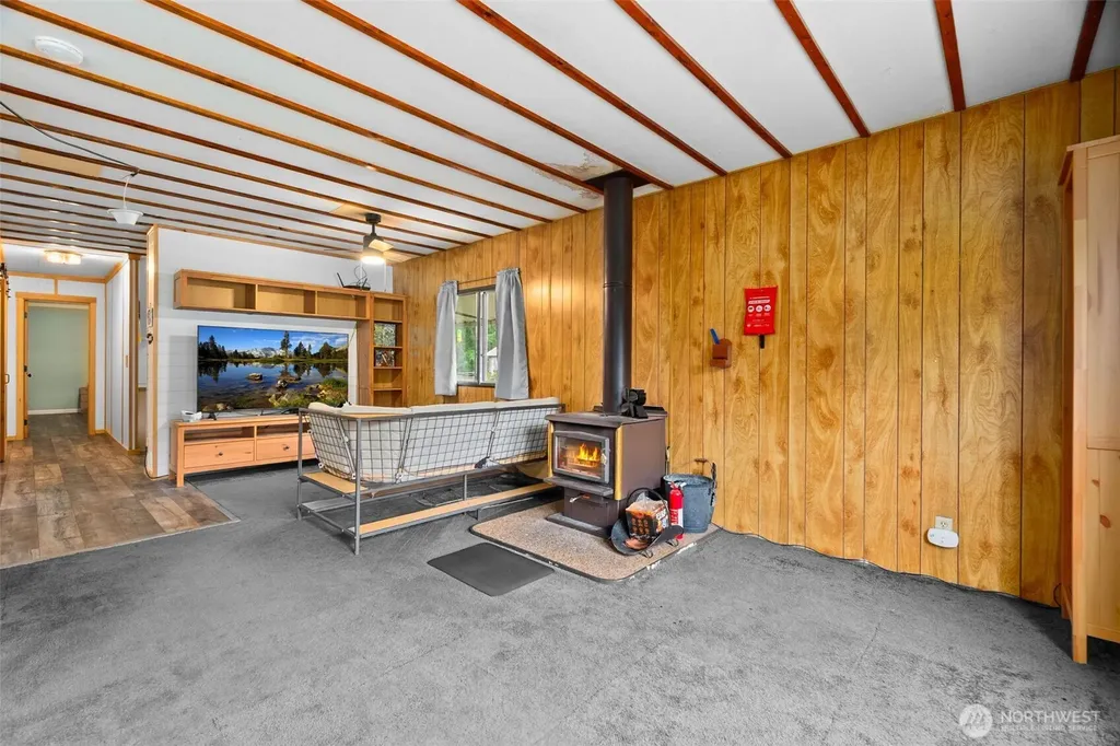 10739 128th Avenue SE Rainier WA 98576