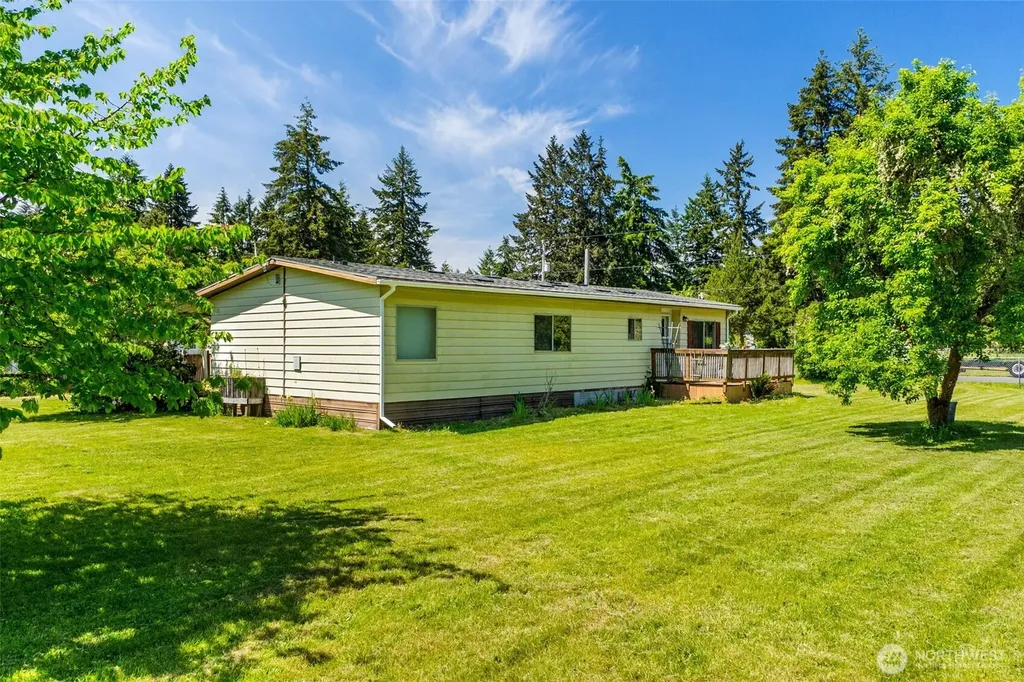 10739 128th Avenue SE Rainier WA 98576