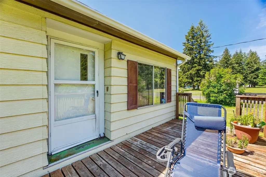 10739 128th Avenue SE Rainier WA 98576