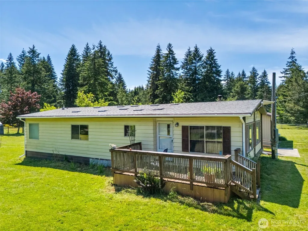 10739 128th Avenue SE Rainier WA 98576