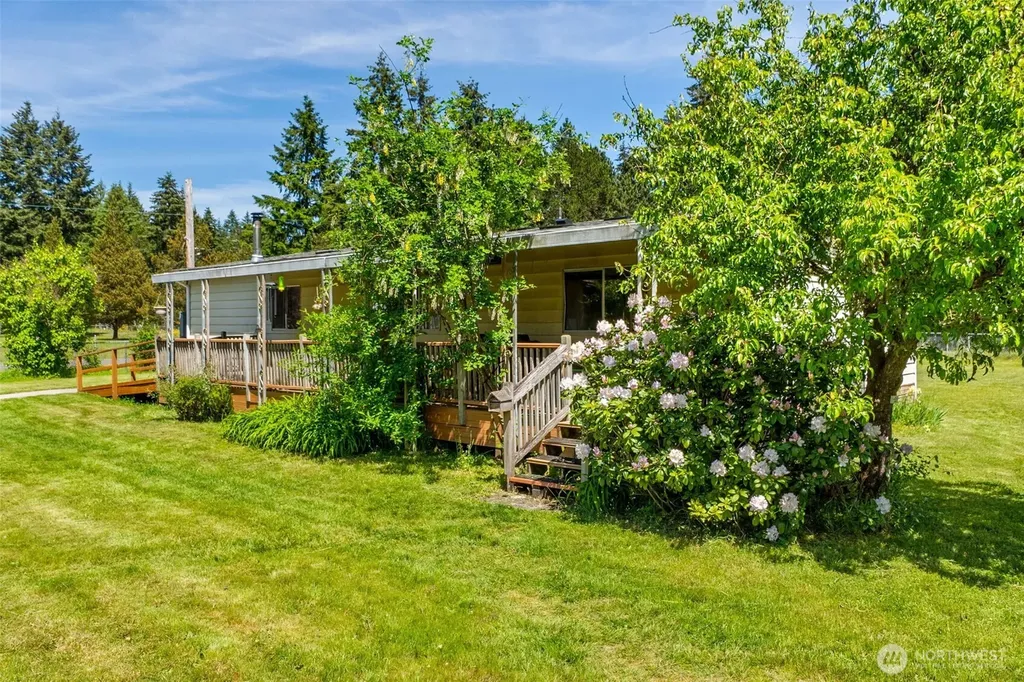 10739 128th Avenue SE Rainier WA 98576