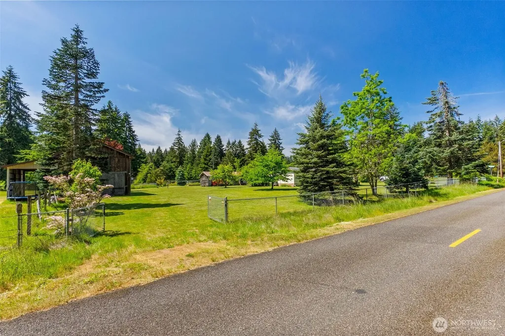 10739 128th Avenue SE Rainier WA 98576