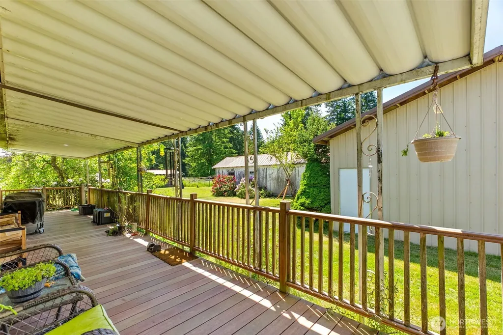 10739 128th Avenue SE Rainier WA 98576