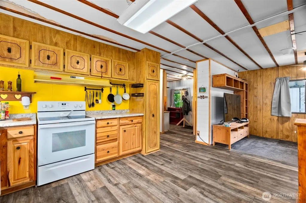 10739 128th Avenue SE Rainier WA 98576