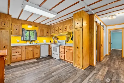 10739 128th Avenue SE Rainier WA 98576