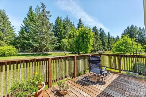 10739 128th Avenue SE Rainier WA 98576