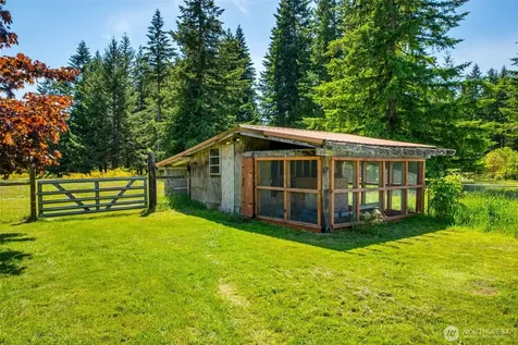 10739 128th Avenue SE Rainier WA 98576