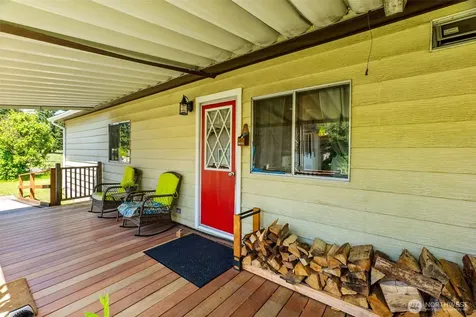 10739 128th Avenue SE Rainier WA 98576