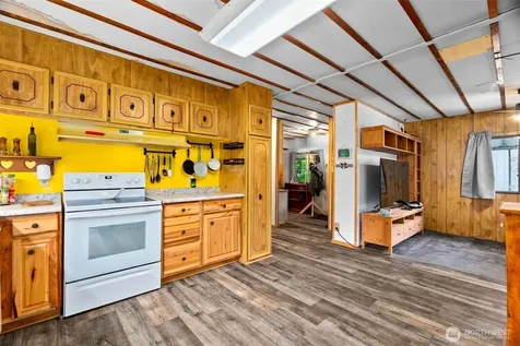 10739 128th Avenue SE Rainier WA 98576